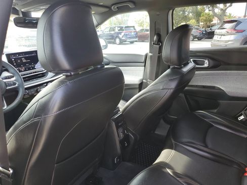 Used 2023 Jeep Compass Latitude image 10