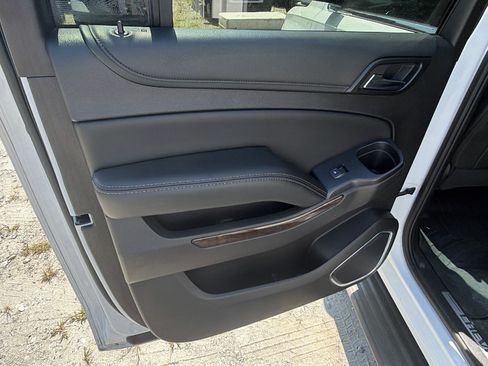 Used 2016 Chevrolet Suburban LT RWD image 23