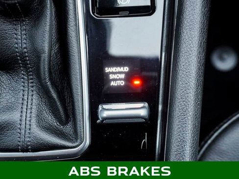 Used 2023 Jeep Compass Latitude image 17