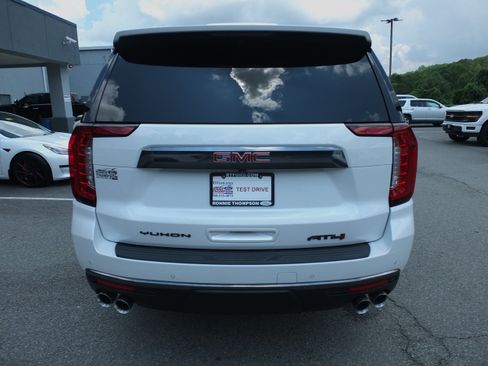 Used 2023 GMC Yukon AT4 w/ AT4 Premium Plus Package AWD/4WD image 4