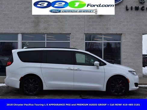 Used 2018 Chrysler Pacifica Touring-L w/ Premium Audio Group image 3