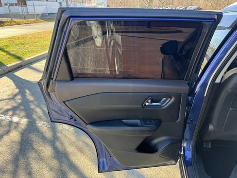 Used 2022 Nissan Rogue SL image 17