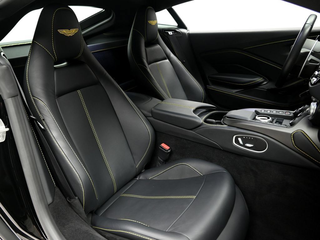 Used 2022 Aston Martin V8 Vantage Coupe RWD image 12