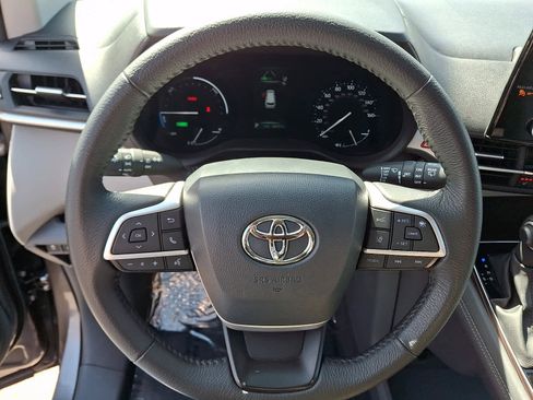 Certified 2023 Toyota Sienna XLE AWD/4WD image 22