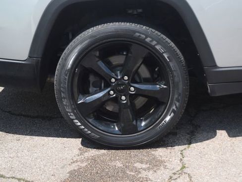 Used 2023 Jeep Grand Cherokee L Laredo AWD/4WD image 31
