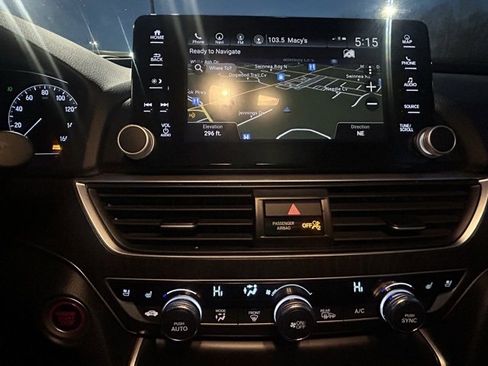 Used 2018 Honda Accord Touring image 16