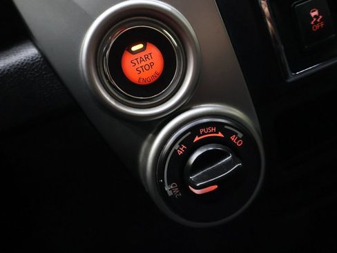 Used 2018 Nissan Titan SV image 21