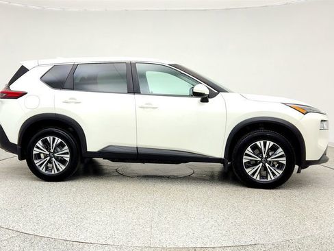 Used 2022 Nissan Rogue SV AWD/4WD image 4