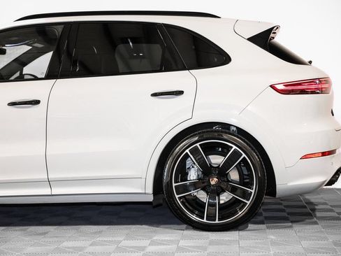 Used 2019 Porsche Cayenne Turbo AWD/4WD image 14