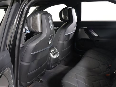 Used 2025 BMW 740i xDrive image 33