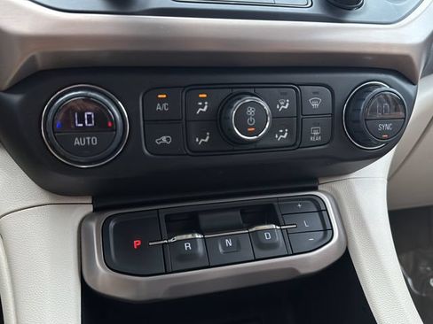 Used 2020 GMC Acadia Denali w/ Denali Ultimate Package AWD/4WD image 37
