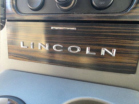 Used 2008 Lincoln Mark LT 2WD image 40