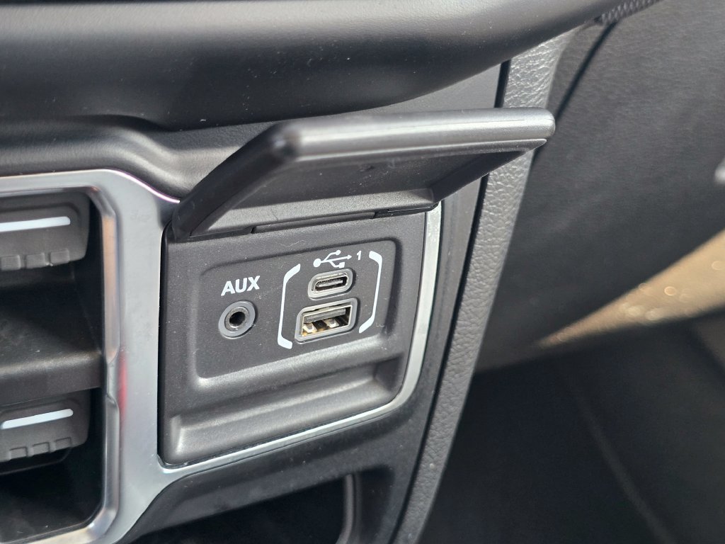 Used 2023 Jeep Gladiator Sport AWD/4WD image 32