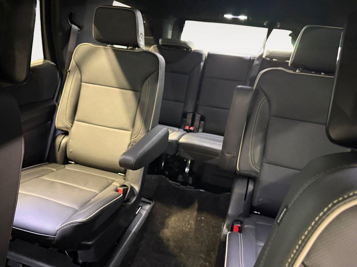 Used 2026 GMC Yukon Elevation w/ Elevation Premium Package AWD/4WD image 13