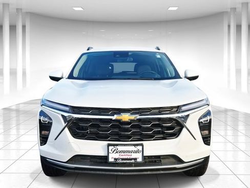 Certified 2025 Chevrolet Trax LT w/ Driver Confidence Package image 5