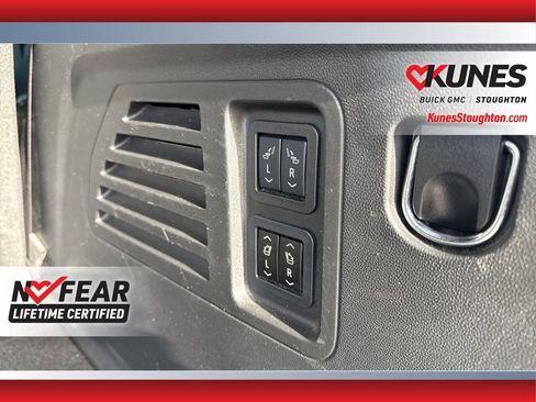 Used 2025 Chevrolet Traverse RS image 44