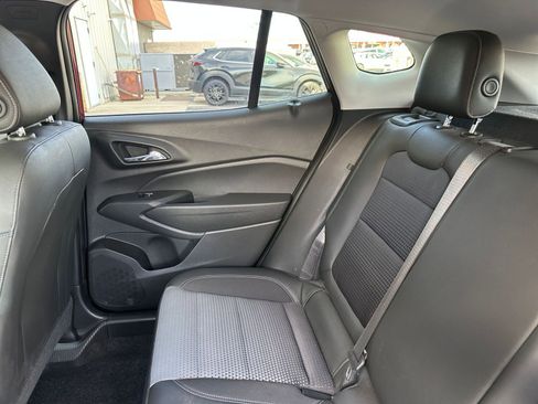 Used 2025 Chevrolet Trax LT image 37
