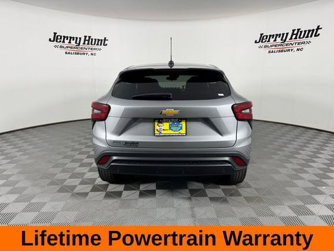 Used 2025 Chevrolet Trax LS w/ Driver Confidence Package image 8