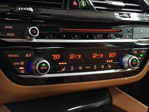 Used 2018 BMW 530i xDrive image 12