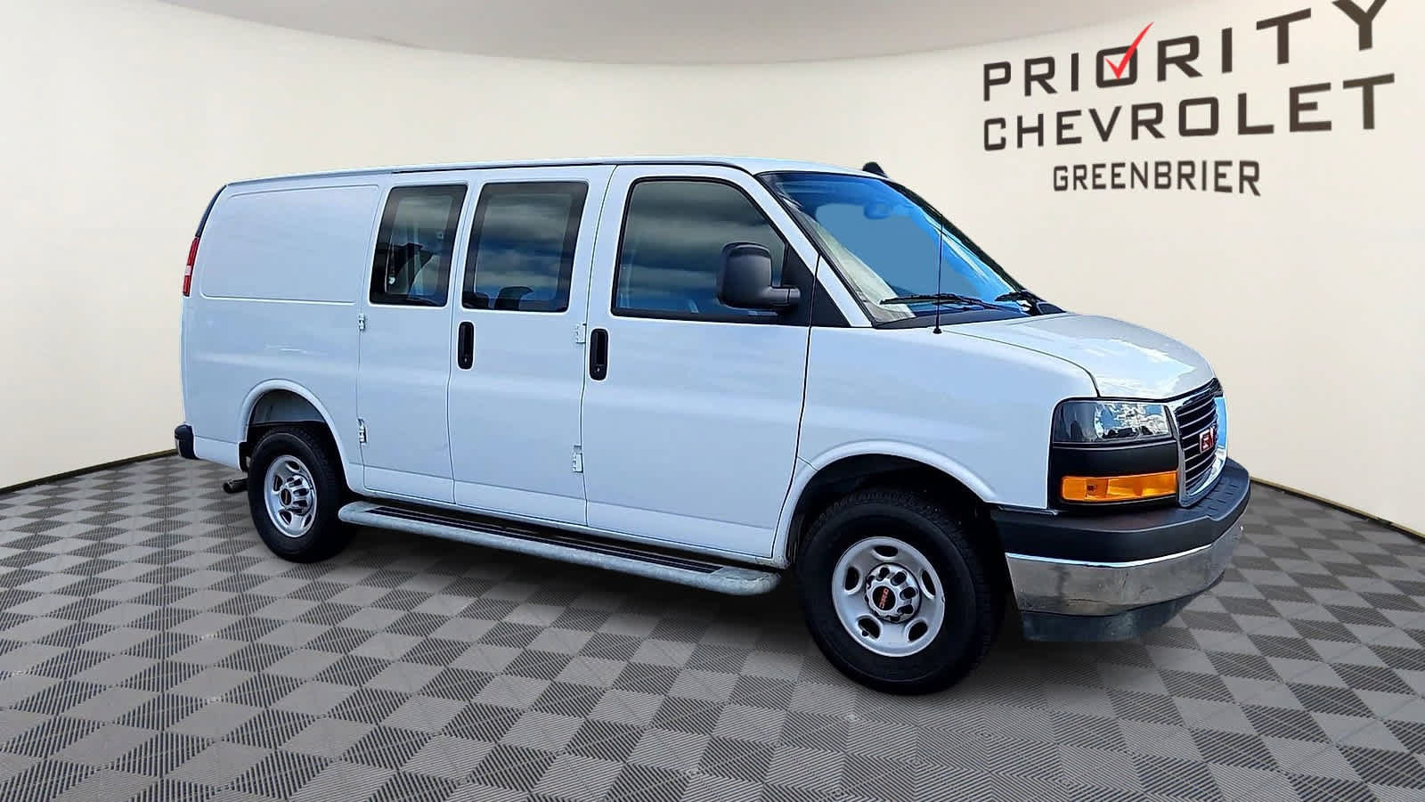 Used 2025 GMC Savana 2500 w/ Driver Convenience Package RWD image 2