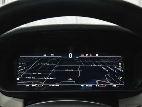 Used 2025 Land Rover Discovery S image 40