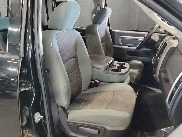 Used 2015 RAM 1500 Classic SLT AWD/4WD image 18