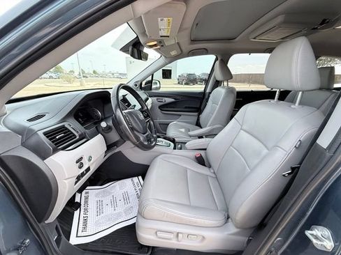 Used 2019 Honda Pilot Touring image 16