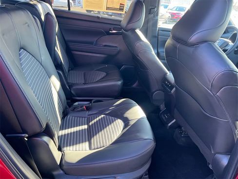 Used 2024 Toyota Highlander XSE image 19