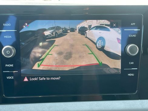 Used 2025 Volkswagen Jetta SE image 17