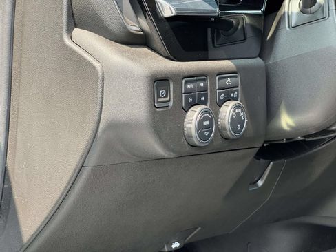 Used 2022 Chevrolet Silverado 1500 LT w/ Z71 Off-Road Package AWD/4WD image 12