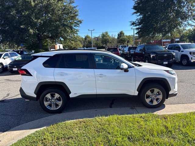 Used 2025 Toyota RAV4 XLE AWD/4WD image 6