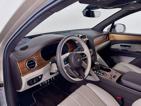 Certified 2023 Bentley Bentayga AWD/4WD image 11