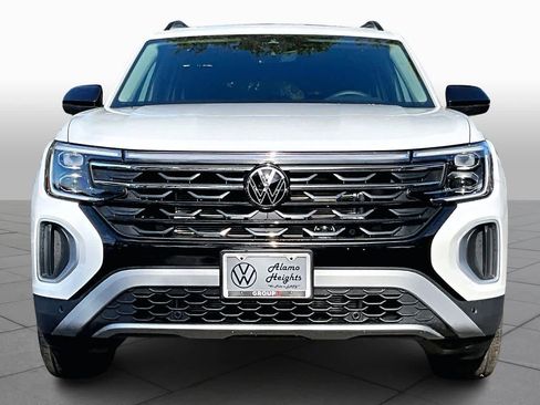 New 2026 Volkswagen Atlas Peak Edition image 3