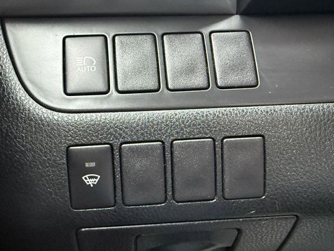 Used 2019 Toyota Highlander LE AWD/4WD image 14