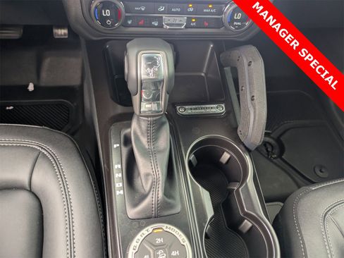 New 2025 Ford Bronco Badlands image 12