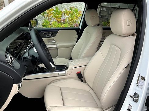 New 2026 Mercedes-Benz GLB 250 4MATIC image 9