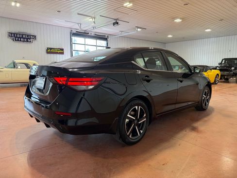 Used 2025 Nissan Sentra SV w/ Trunk Package image 8