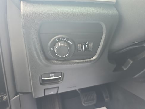 Used 2023 Jeep Grand Cherokee Altitude AWD/4WD image 18