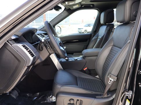 Certified 2025 Land Rover Discovery S image 24