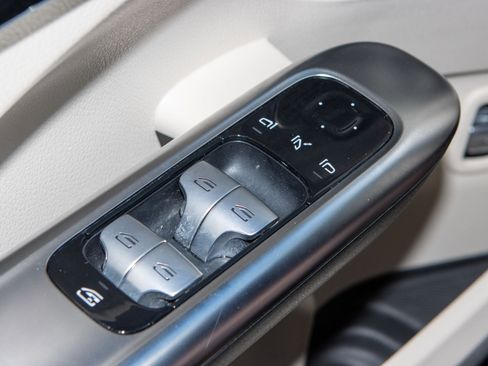 Used 2022 Mercedes-Benz C 300 Sedan w/ Exclusive Trim Package image 27