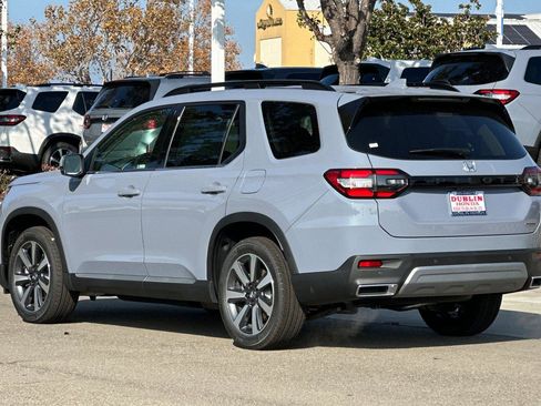 New 2025 Honda Pilot Touring image 6