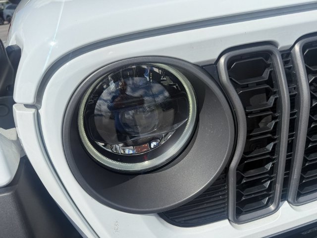 Used 2025 Jeep Gladiator Rubicon AWD/4WD image 8