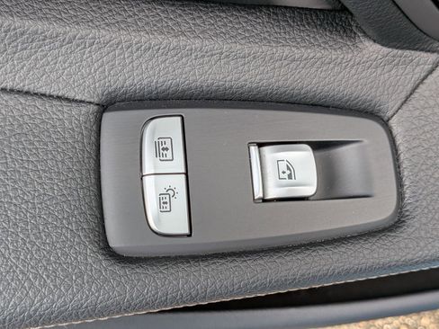 Used 2019 BMW 740i image 30