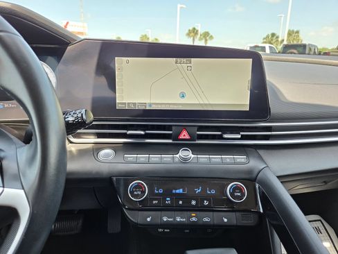 Used 2024 Hyundai Elantra Limited FWD image 36