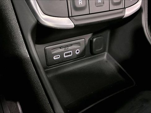 Used 2022 GMC Terrain SLT w/ Infotainment Package II AWD/4WD image 25