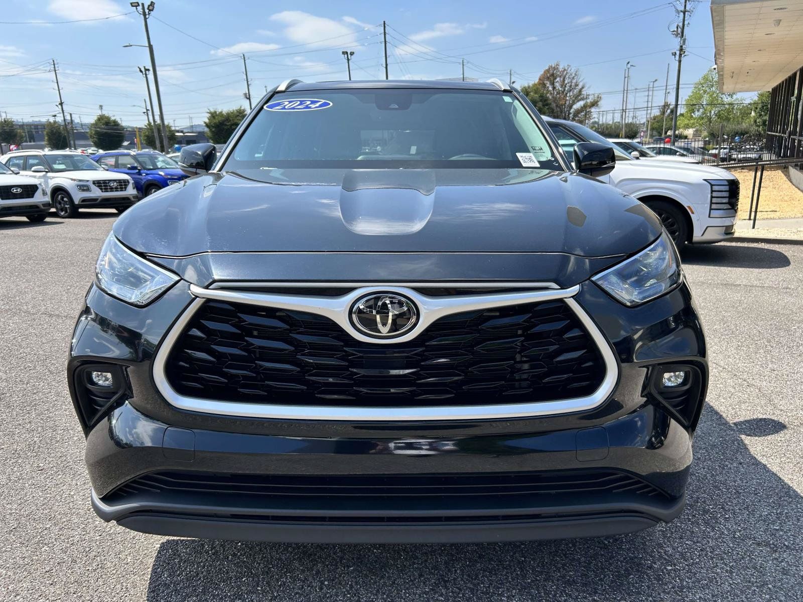 Used 2024 Toyota Highlander XLE FWD image 7