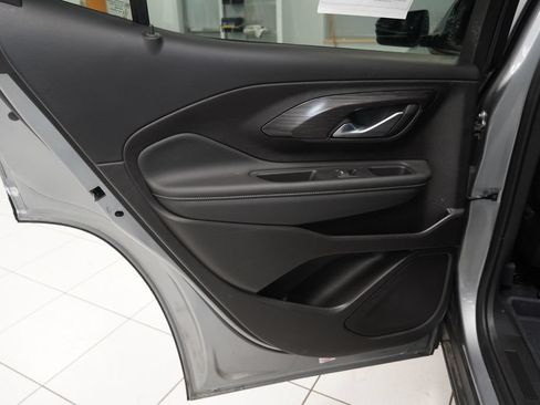 Used 2024 GMC Terrain SLE w/ Driver Convenience Package FWD image 26