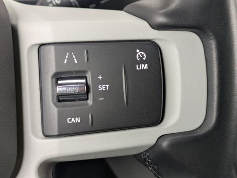 Used 2023 Land Rover Defender 130 X-Dynamic SE image 17