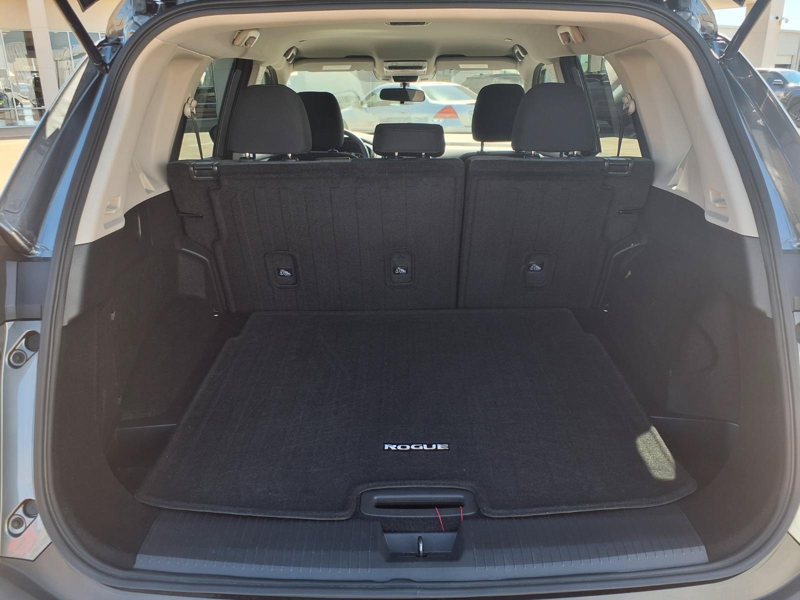 Used 2023 Nissan Rogue SV FWD image 10