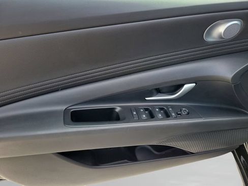 Used 2025 Hyundai Elantra Limited FWD image 19